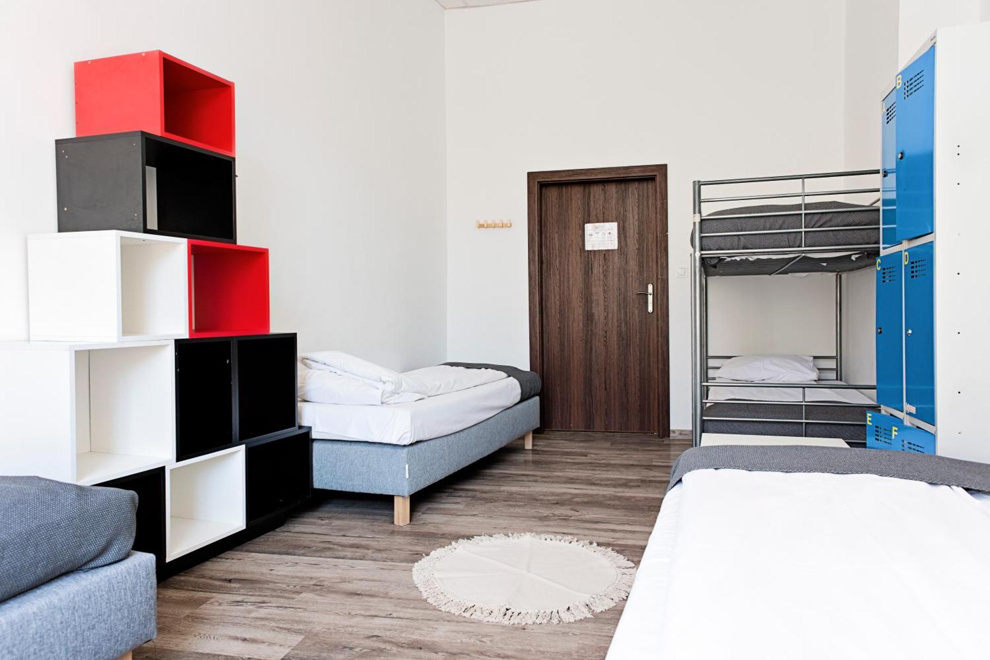 Hostel Krolewska Люблин Экстерьер фото