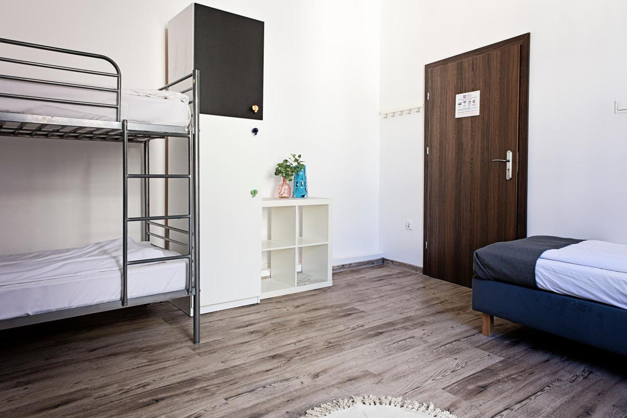 Hostel Krolewska Люблин Экстерьер фото